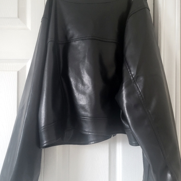 Faux Leather Collarless Crop Zip Front Jacket ( Black ) 3x Torrid - Picture 5 of 6
